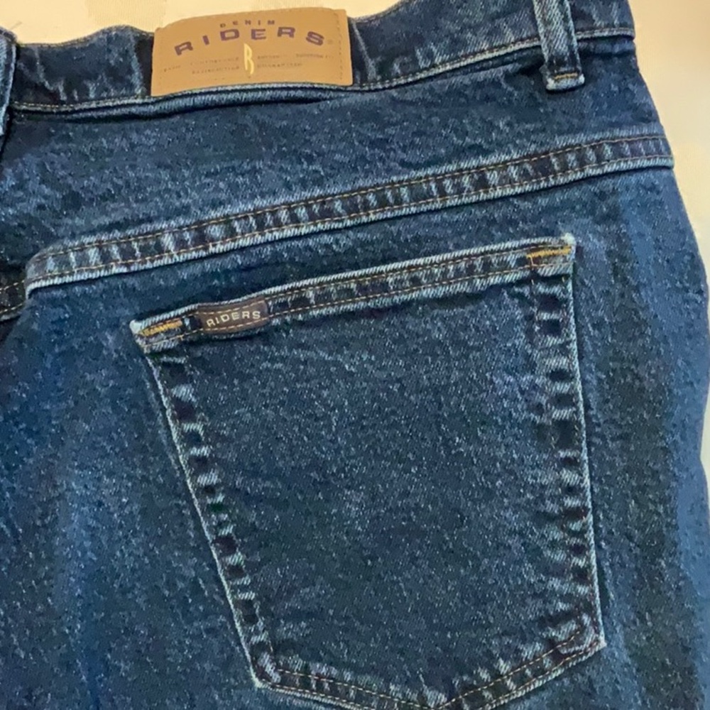 Riders never worn ankle length jeans. Fits size 18-20.